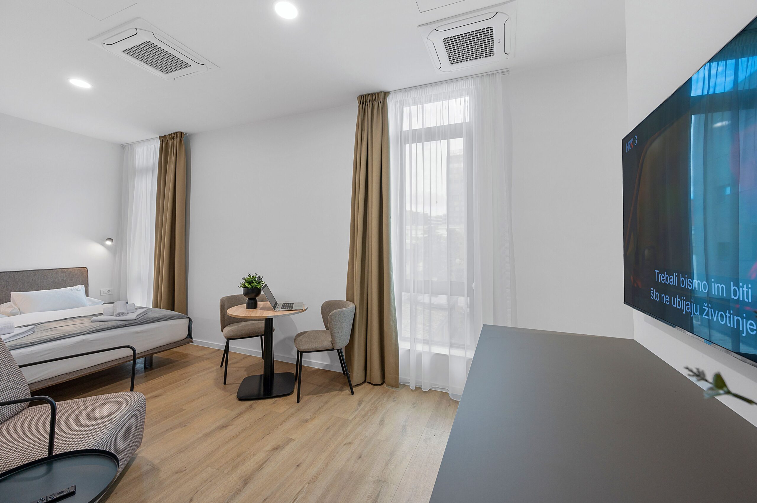 SUITE 4